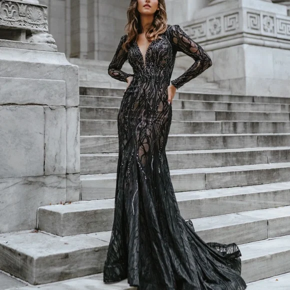 Mac Duggal Black Lace Evening Gown - Picture 2 of 13